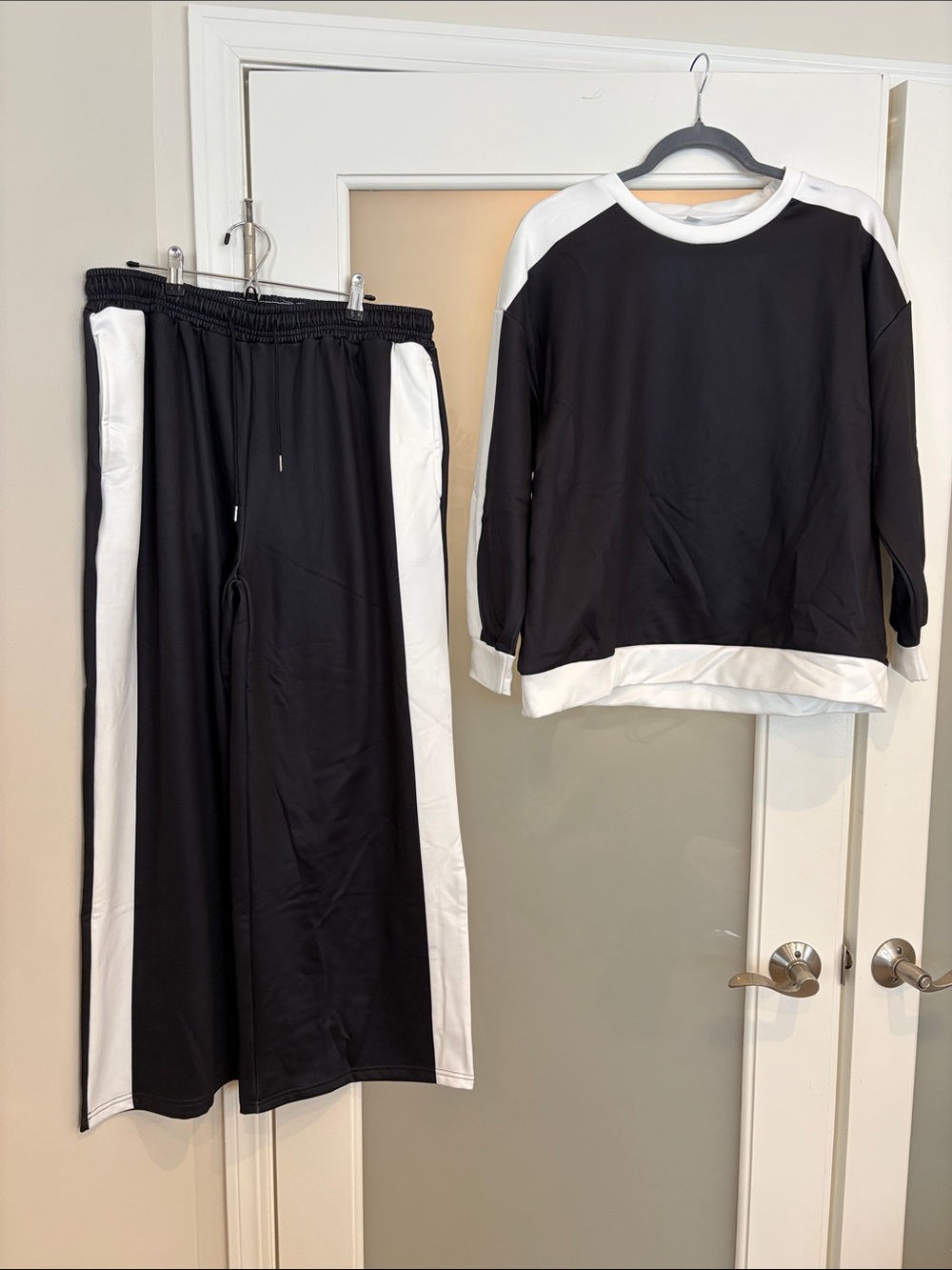 Women’s Black and White Two-Piece Lounge Set
